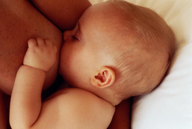 Как отучить ребенка от кормления грудью