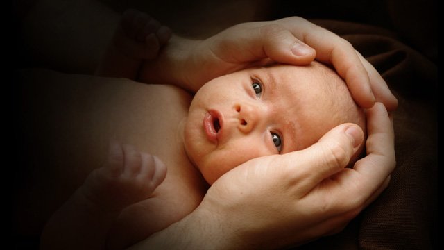 Проверяем рефлексы новорожденных: Что уже умеет ваш малыш?